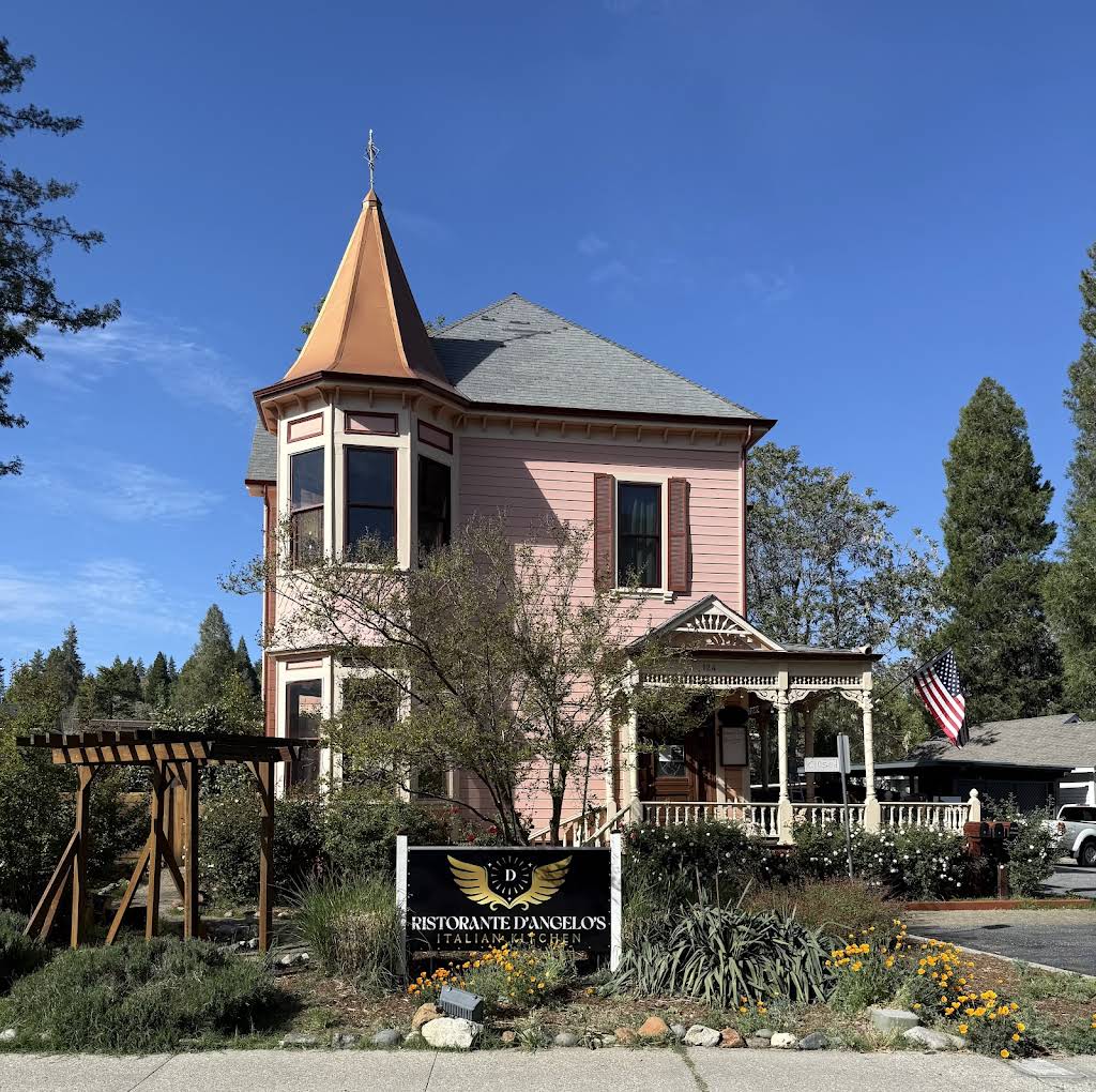 Ristorante DAngelos Italian Kitchen victorian house in Grass Valley, California.